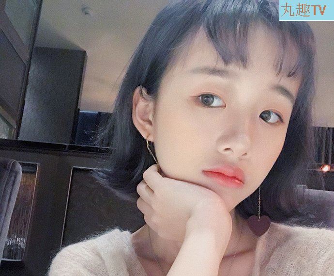 阿沁为什么这么有钱